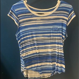 Runs a bit small but its a woman’s small shirt.